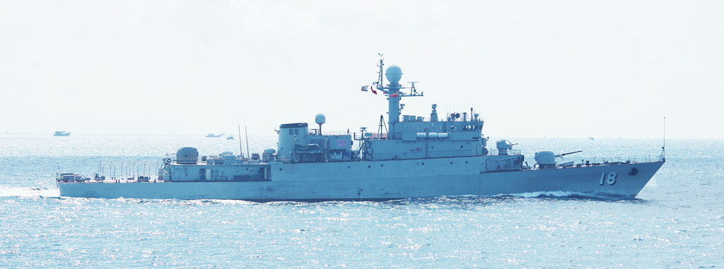 Tàu 18 cơ động huấn luyện trên biển 