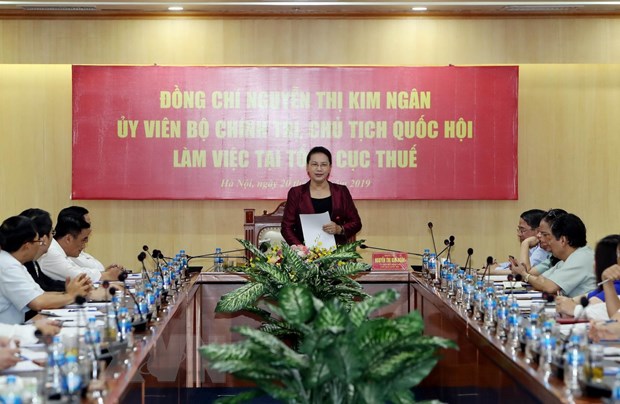 Chủ tịch Quốc hội Nguyễn Thị Kim Ngân phát biểu tại buổi làm việc với Tổng cục Thuế. (Ảnh: Trọng Đức/TTXVN)