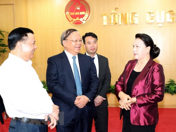 Chủ tịch Quốc hội Nguyễn Thị Kim Ngân với các đại biểu tại buổi làm việc. (Ảnh: Trọng Đức/TTXVN)
