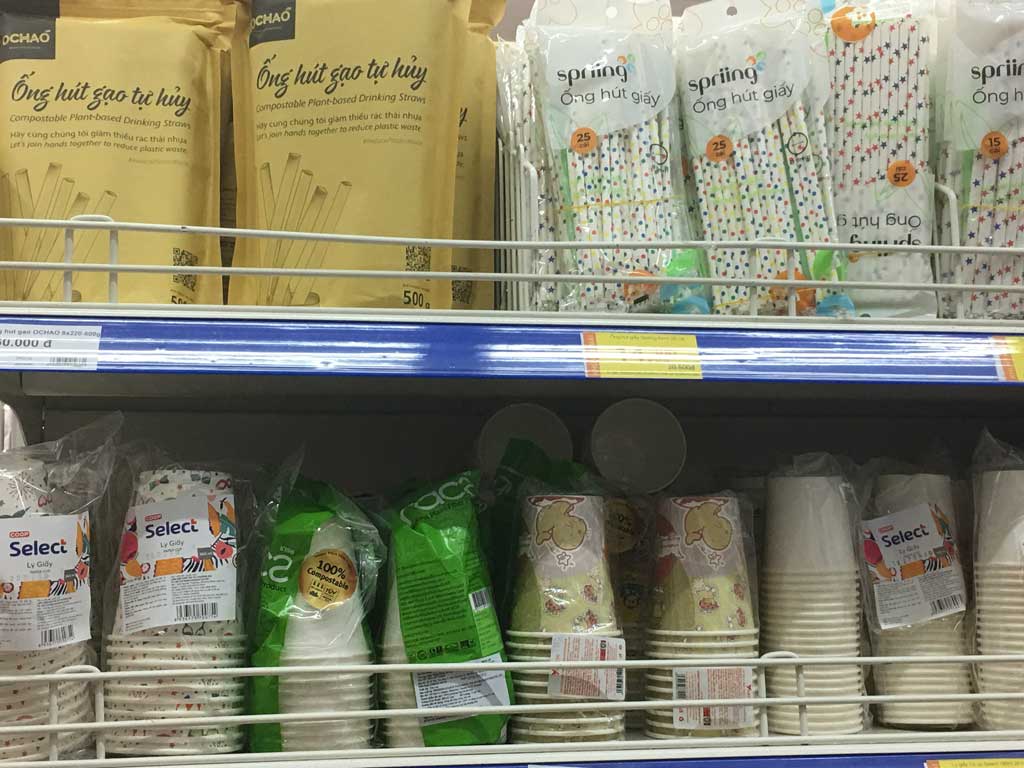 Sản phẩm ống hút giấy, ống hút gạo và ly giấy được bán tại Co.op Mart Tân An