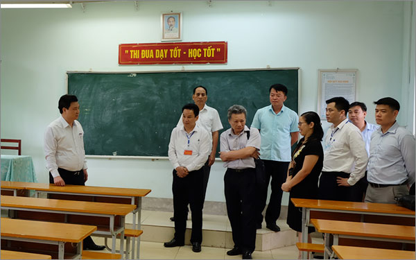 Thứ trưởng Bộ GD-ĐT Nguyễn Hữu Độ kiểm tra công tác chuẩn bị cho kỳ thi THPT Quốc gia năm 2019 tại tỉnh Hà Giang