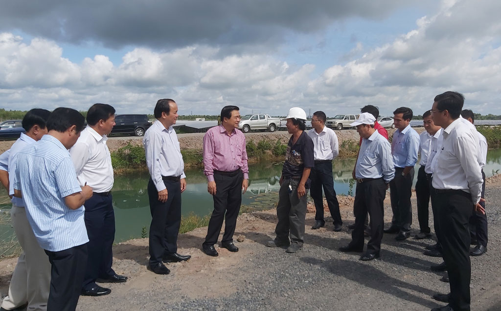Team actually survey at solar power plant invested in My Thanh Bac commune