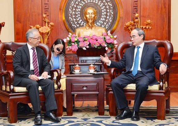 HCM City works to hasten JICA-funded projects Secretary of the municipal Party Committee Nguyen Thien Nhan (R) and Vice Chairman of JICA Yasushi Tanaka (Source: sggp.org.vn)
