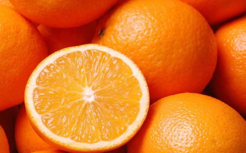 Cam: Những loại trái cây họ cam quýt giàu vitamin và chất xơ. Sự kết hợp của các thành phần này có tác dụng tăng cường hệ miễn dịch và phòng ngừa ung thư. Đặc biệt, cam còn được biết đến là loại trái cây có khả năng làm giảm nguy cơ ung thư dạ dày và ung thư gan.