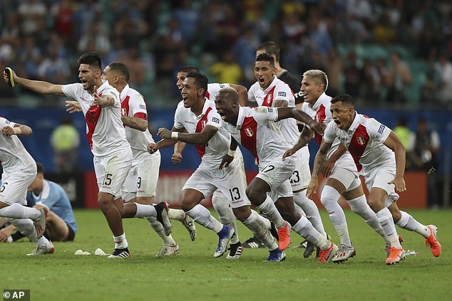 Peru bất ngờ đánh bại Uruguay để giành vé cuối cùng vào bán kết Copa America 2019