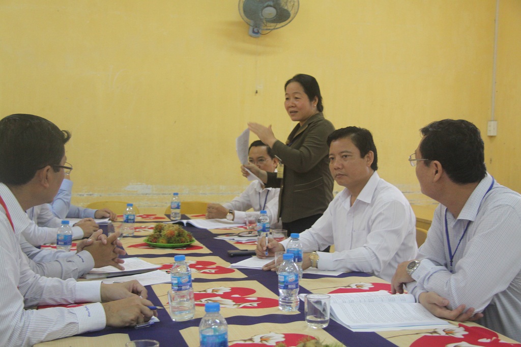 Thứ trưởng Bộ Giáo dục và Đào tạo - Nguyễn Văn Phúc kiểm tra công tác chấm thi tại Long An
