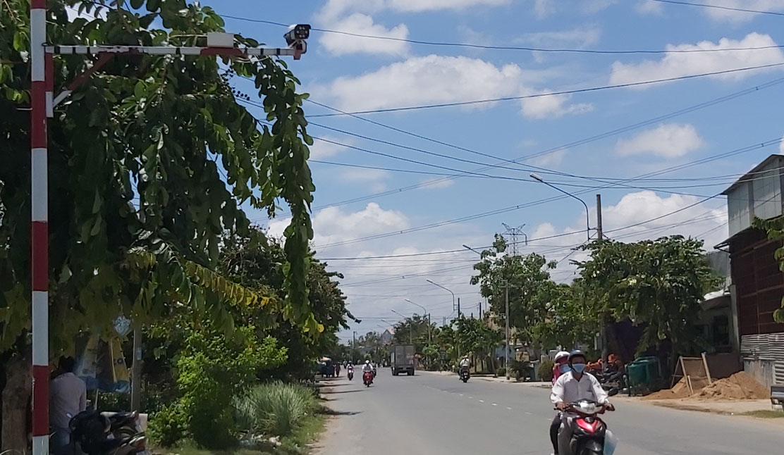 Đoạn đường tỉnh 835 đi qua 2 xã Phước Lâm và Mỹ Lộc dài gần 6km được chọn thực hiện mô hình “đoạn đường an toàn giao thông”