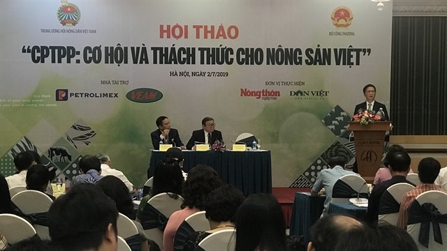Minister of Industry and Trade Tran Tuan Anh speaks at the conference. (Photo: VNA)