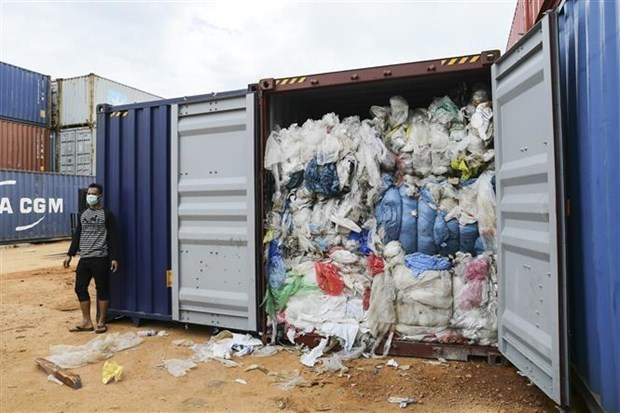 Indonesia to return 49 containers of waste to developed countries Illustrative image (Photo: AFP/VNA)
