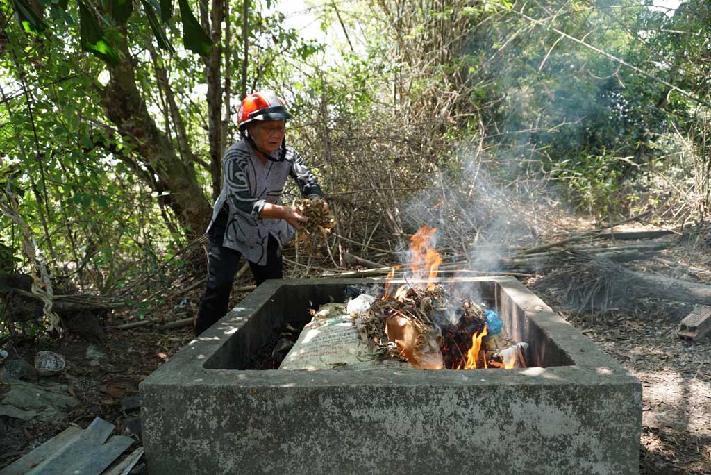 Phân loại rác tại nguồn - Khó cũng phải làm