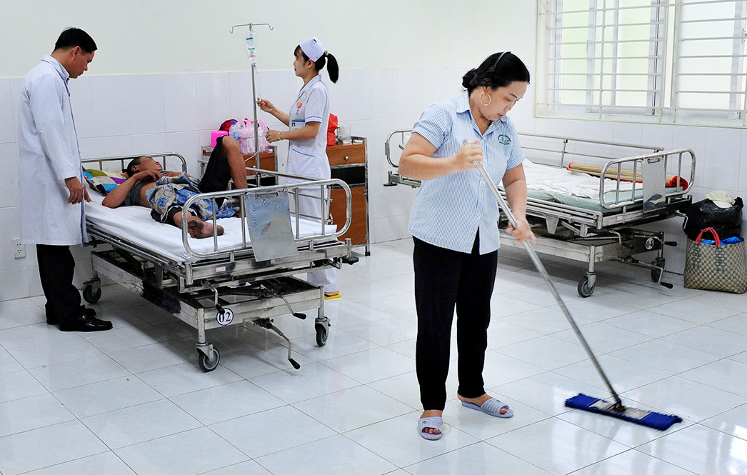 Bảo vệ môi trường cơ sở y tế - Vì sức khỏe cộng đồng: Kỳ cuối: Tạo môi trường xanh, sạch, đẹp Các buồng bệnh luôn được vệ sinh sạch sẽ