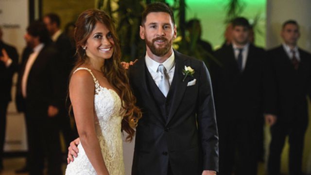 Antonella Roccuzzo cùng Lionel Messi vốn là bạn thanh mai trúc mã và nét đẹp trong sáng, hồn hậu của bà xã Messi quả thực là một con gió mát lành thổi tới Copa America năm nay.