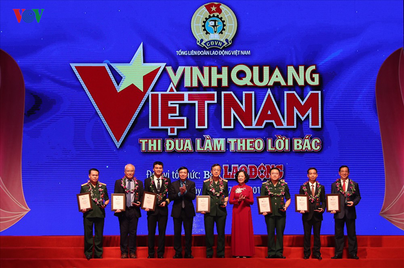 Tôn vinh 19 tập thể cá nhân xuất sắc tại “Vinh quang Việt Nam“