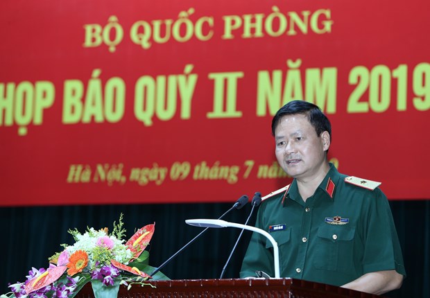 Thiếu tướng Nguyễn Văn Đức, Cục trưởng Cục Tuyên huấn - Tổng cục Chính trị QĐND Việt Nam chủ trì họp báo. (Ảnh: Dương Giang/TTXVN)