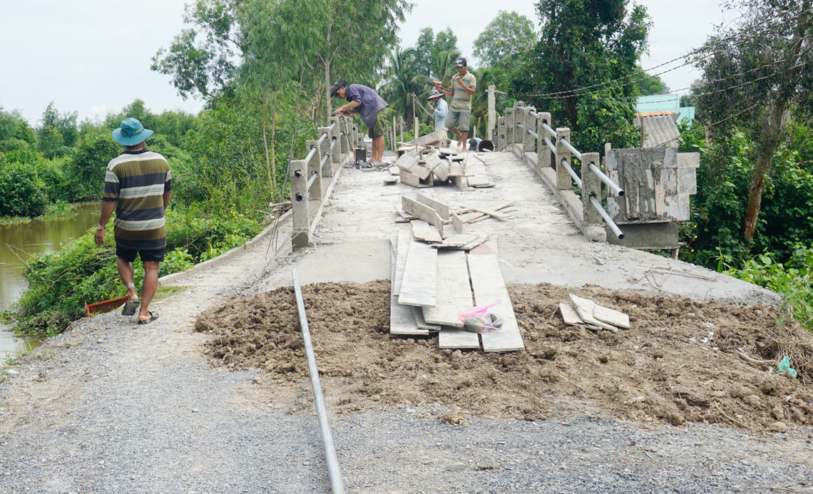 Dân vận khéo đã giúp xã Tân Hòa đầu tư nâng cấp hạ tầng giao thông, góp phần xây dựng nông thôn mới