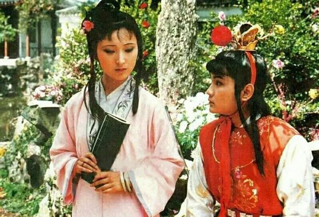Giao lưu với các diễn viên trong phim truyền hình 'Hồng Lâu Mộng' Diễn viên chính trong phim 'Hồng Lâu Mộng' năm 1987.
