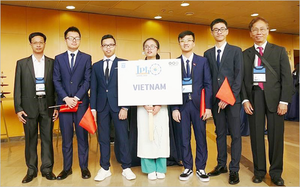 Đoàn Việt Nam tham gia kỳ thi Olympic Vật lý quốc tế lần thứ 50.