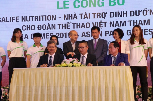 Lễ ký kết tài trợ cho đoàn Thể thao Việt Nam dự SEA Games 30 và ASEAN Para Games 10. (Ảnh: Vietnam+)