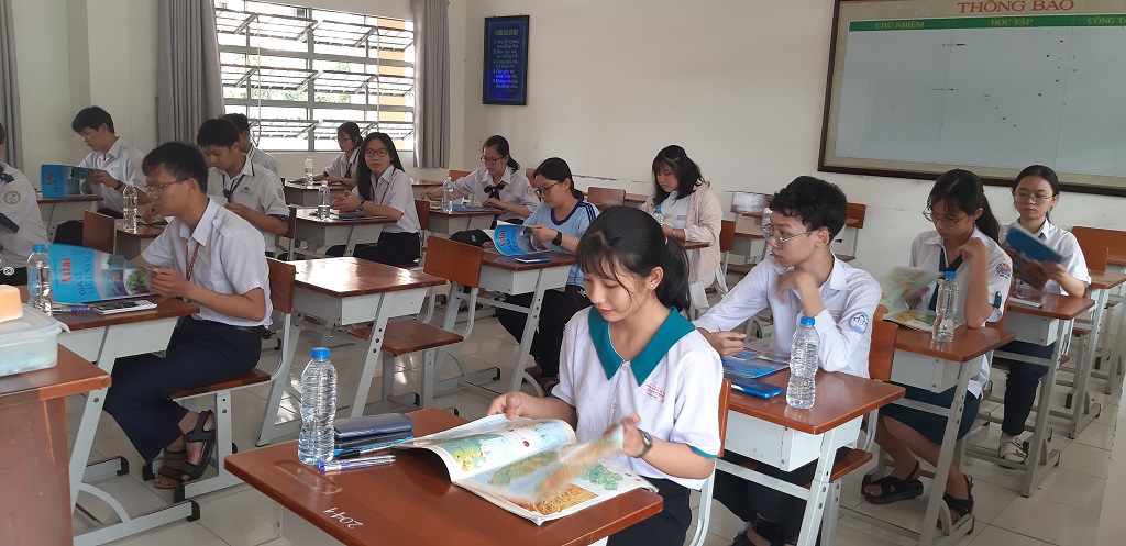 21 high schools for gifted students and high-quality high schools participate in Southern Summer Camp in Long An Students participate in Olympic competitions in varous subjects
