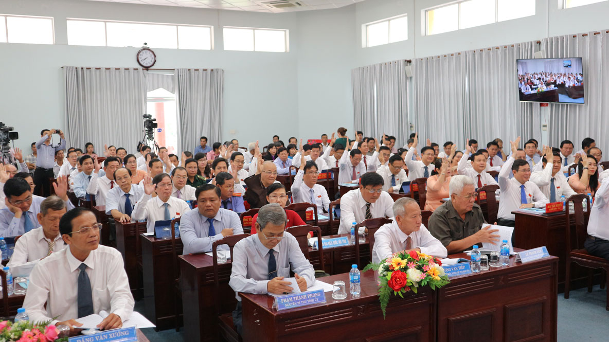 Kỳ họp thứ 15, HĐND tỉnh khóa IX: Thảo luận nhiều quyết sách quan trọng về kinh tế-xã hội