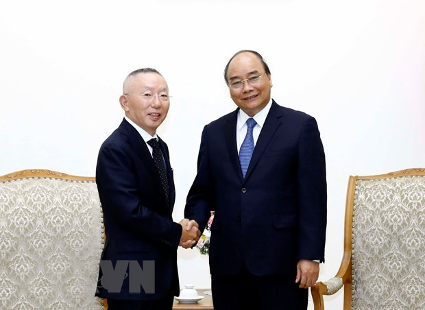 Vietnam facilitates Japanese firms’ operations in Vietnam: PM Prime Minister Nguyen Xuan Phuc (R) and Yanai Tadashi, Chairman and CEO of Fast Retailing (Source: VNA)