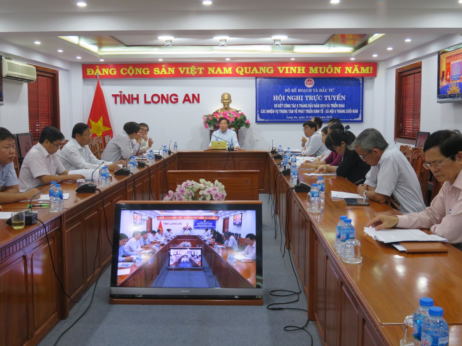 Vice Chairman of the provincial People's Committee - Nguyen Van Ut chaired at Long An end-point bridge