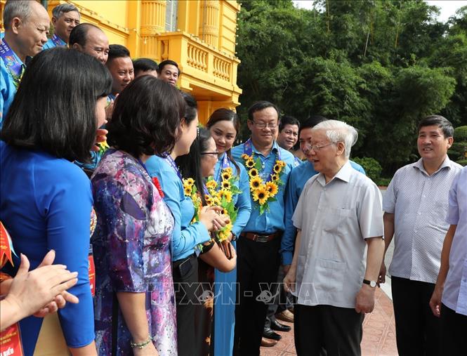 Tổng Bí thư, Chủ tịch nước gặp mặt Đoàn đại biểu Chủ tịch công đoàn cơ sở tiêu biểu