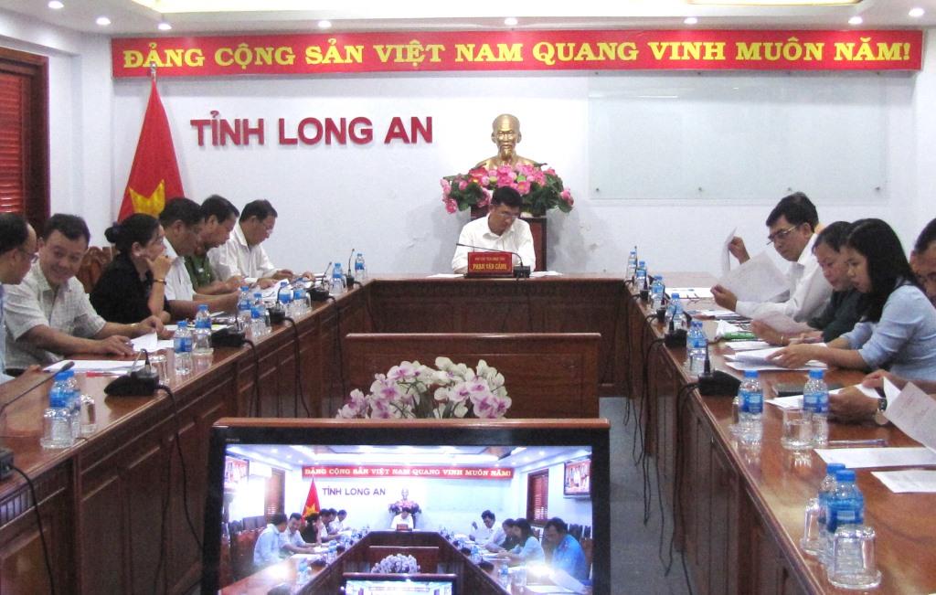 Phó chủ tịch UBND tỉnh Long An-Phạm Văn Cảnh chủ trì phía đầu cầu Long An.