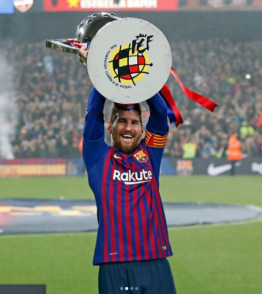 Messi khan danh hiệu với tuyển Argentina nhưng có sự nghiệp rực rỡ ở Barca