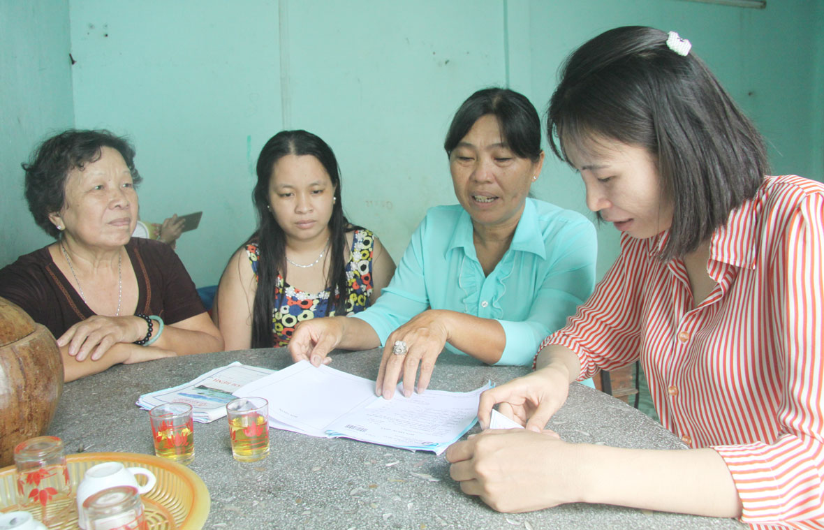 Nhờ có BHYT, bà Nguyễn Thị Đẹt không phải tốn tiền khám chữa bệnh hành tháng