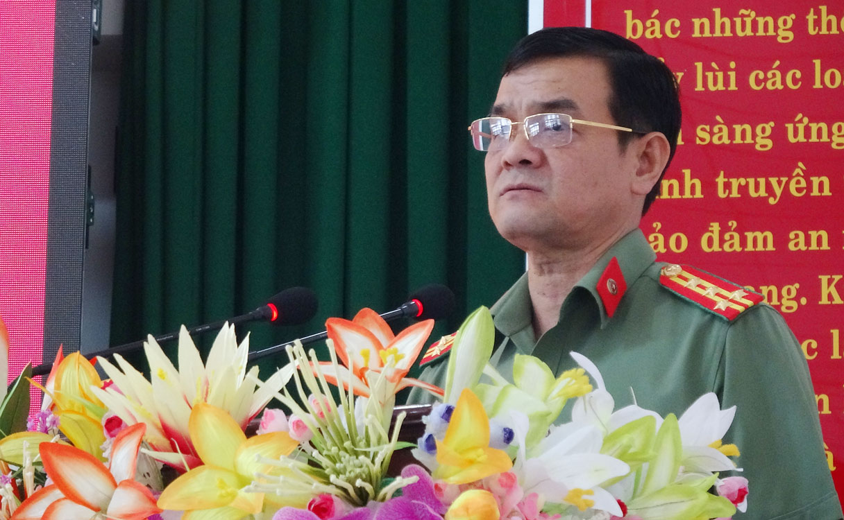 Đại tá Lê Hồng Nam - Giám đốc Công an tỉnh phát biểu chỉ đạo hội nghị