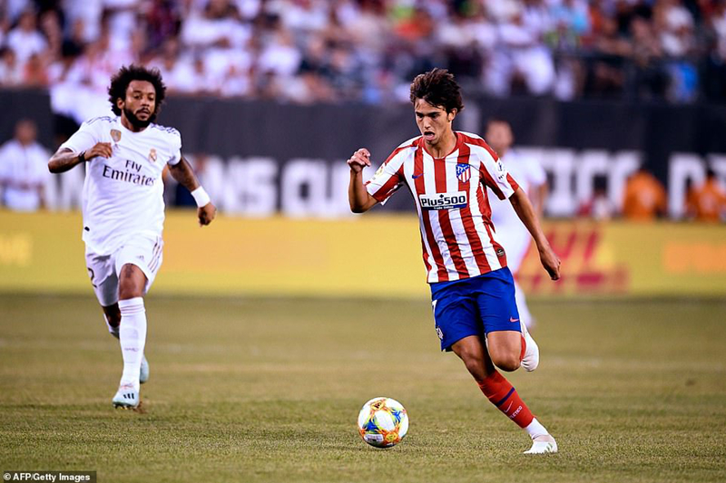 João Félix cũng ghi được 1 bàn thắng vào lưới "Kền kền trắng" (Ảnh: AFP).