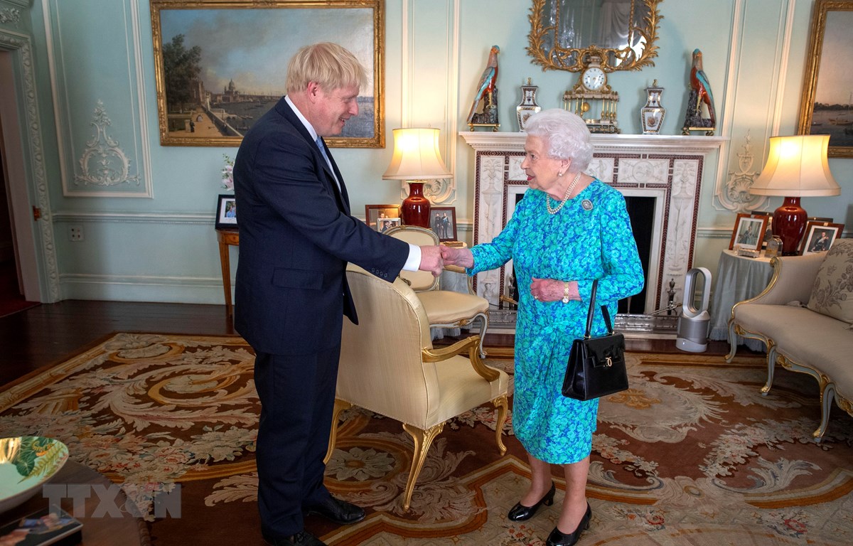 Tân Thủ tướng Boris Johnson diện kiến Nữ hoàng Elizabeth II tại Cung điện Buckingham ngày 24/7/2019. (Ảnh: AFP/TTXVN)
