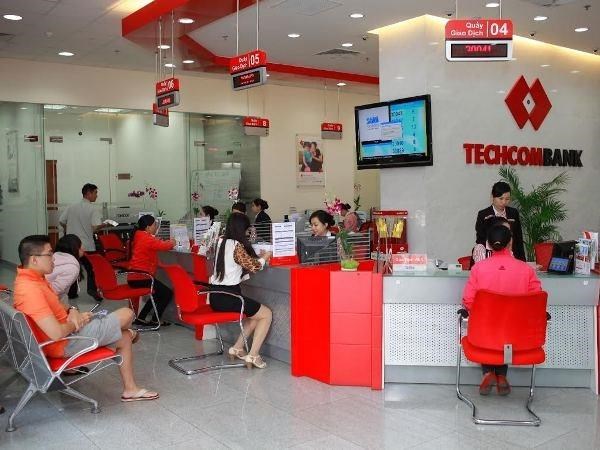 Giao dịch tại Techcombank. (Ảnh: CTV)