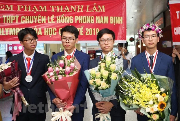 Nguyễn Văn Chí Nguyên, học sinh lớp 12 chuyên Hóa, Trường Trung học Phổ thông Chuyên Lam Sơn, Thanh Hóa, đã xuất sắc giành huy chương vàng Kỳ thi Olympic Hóa học Quốc tế lần thứ 51.
