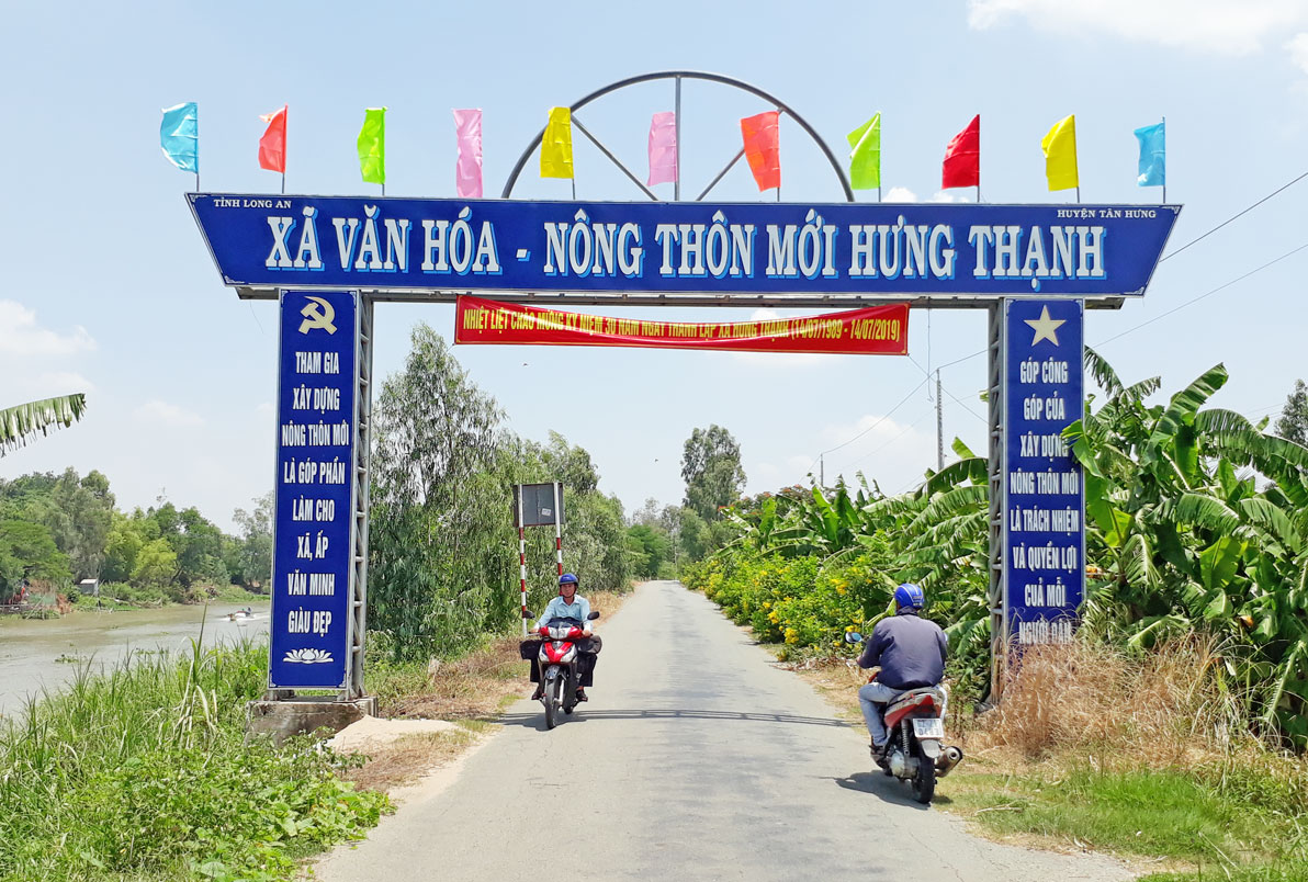 Hưng Thạnh khởi sắc sau 30 năm thành lập Hệ thống giao thông nông thôn dần hoàn thiện, tạo điều kiện trong việc đi lại, giao thương hàng hóa