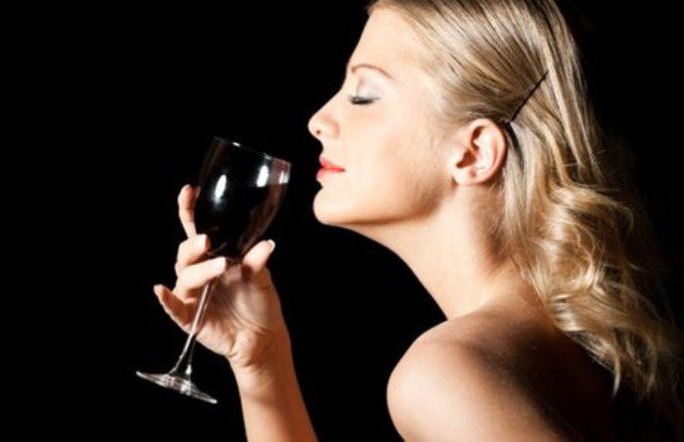 Trong rượu vang đỏ có chứa hợp chất "vàng" giúp chống lại trầm cảm và rối loạn lo âu - ảnh minh họa từ internet