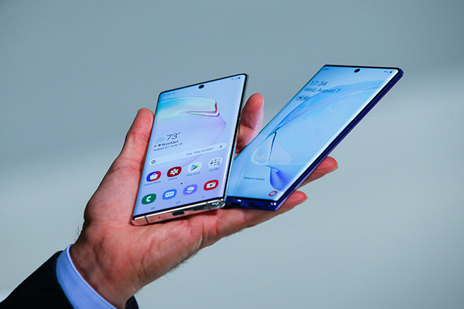 Khung của Galaxy Note 10 được làm bằng nhôm mà không phải là thép không gỉ. Ảnh: Reuters