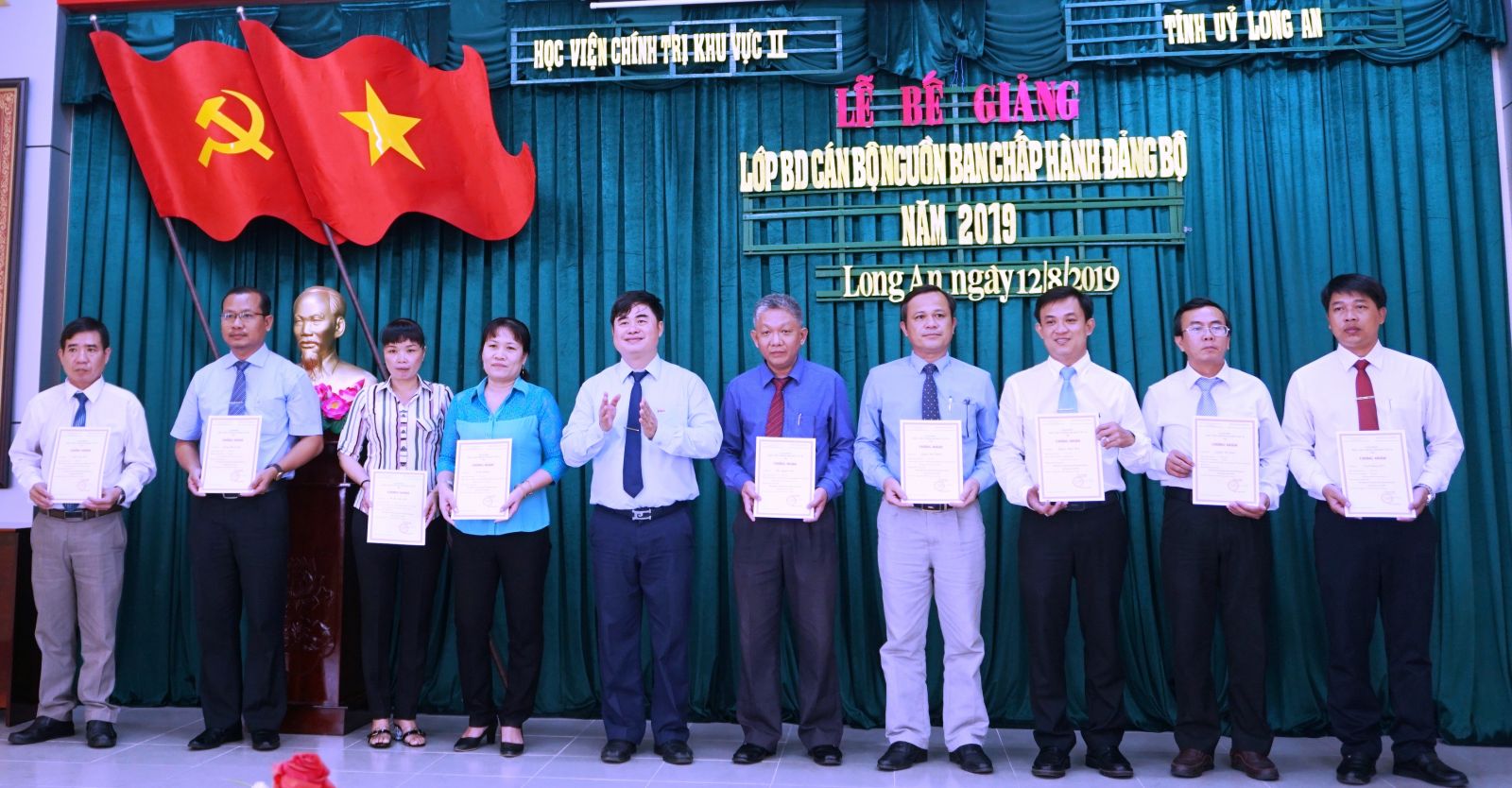 73 học viên hoàn thành Lớp bồi dưỡng cán bộ nguồn BCH Đảng bộ tỉnh Long An