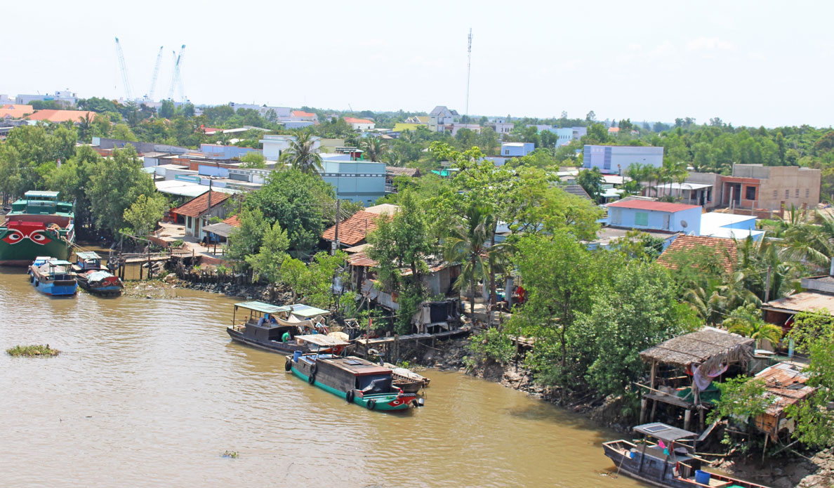 Trình trạng sạt lở hai bên bờ kênh Nước Mặn ngày càng nghiêm trọng, ảnh hưởng đến cuộc sống người dân