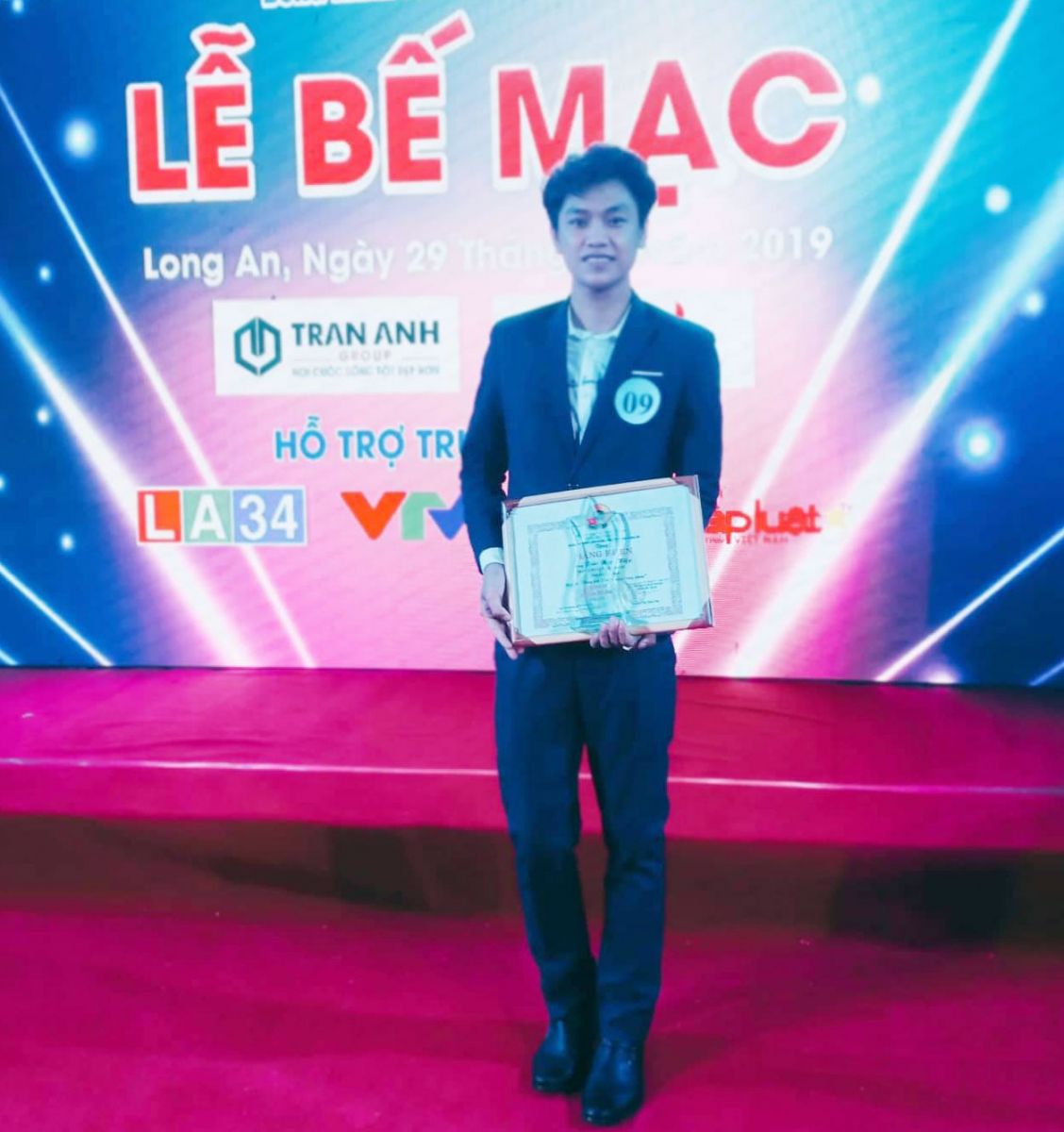 Trần Ngọc Hiệp - chàng công nhân 9x có duyên với các giải thưởng ca hát