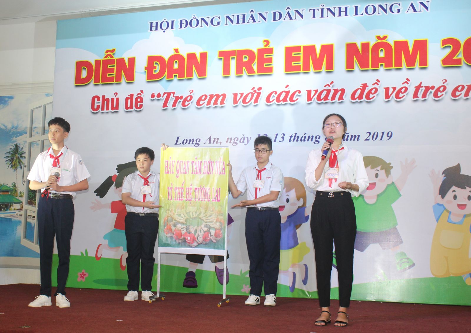 Children present and send messages to adults at the forum