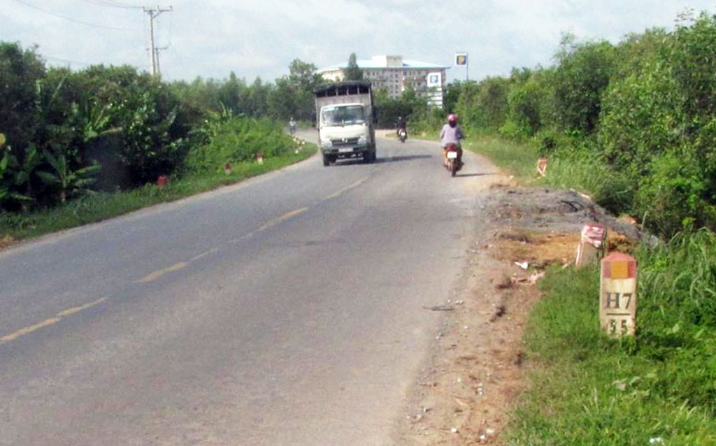 Khu vực km 1955+700 xảy ra liên tiếp 03 vụ lật xe.