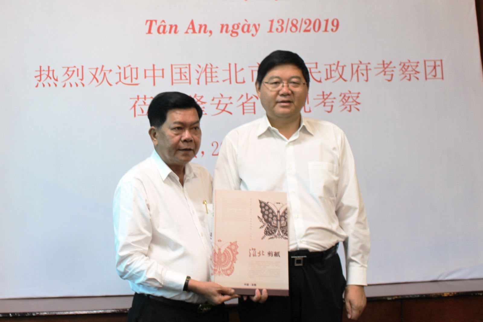 Huabei city leaders (China) pays courtesy visit to Long An leaders