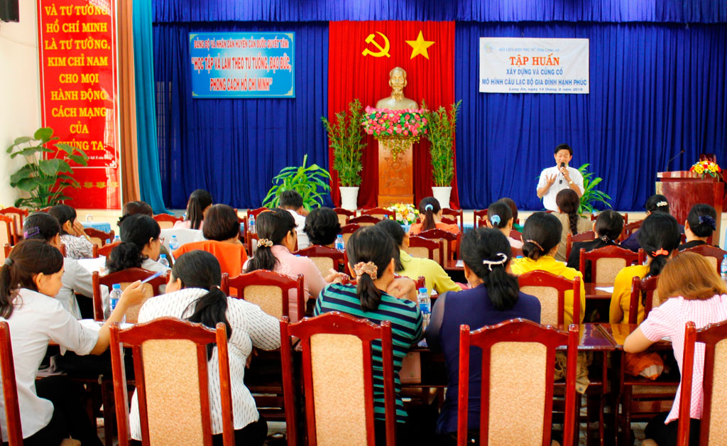 Hội LHPNVN tỉnh Long An tập huấn xây dựng, củng cố mô hình CLB Gia đình hạnh phúc