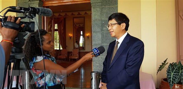 'Việt Nam hợp tác với các nước giải quyết tranh chấp Biển Đông' Đại sứ Lê Huy Hoàng trả lời phỏng vấn. (Ảnh: Lê Đình Lượng/TTXVN)