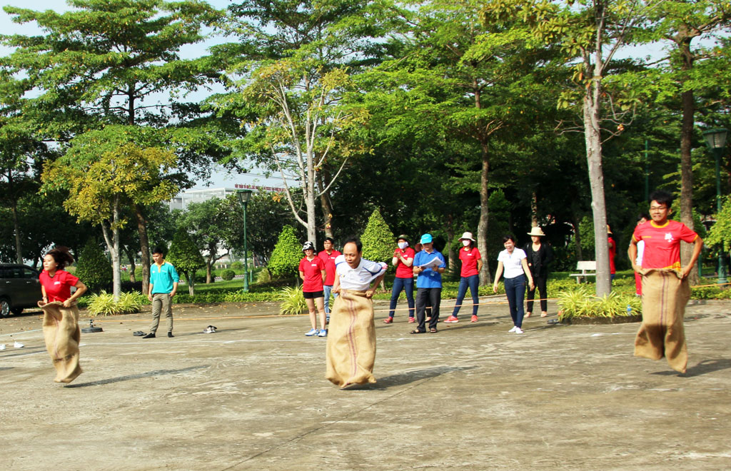 Nhảy bao bố tiếp sức