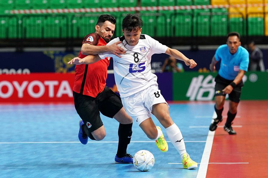 Thái Sơn Nam (áo trắng) thắng nghẹt thở AGMK ở trận tranh hạng 3