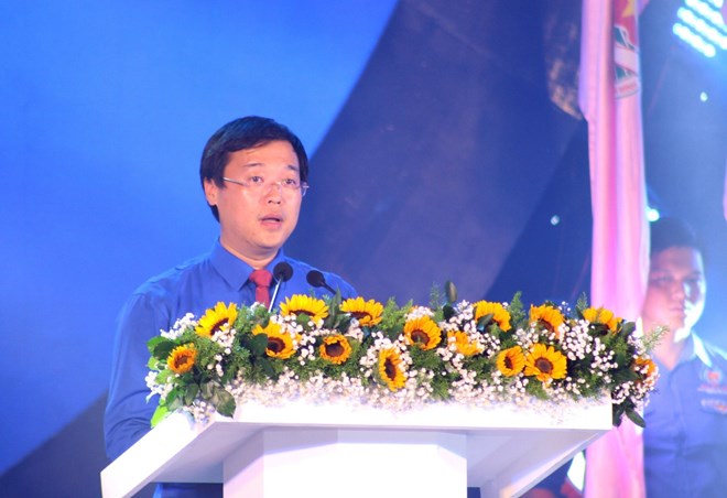 Summer youth volunteer campaign marks 20th anniversary First Secretary of the Ho Chi Minh Communist Youth Union Central Committee Le Quoc Phong speaks at the ceremony in HCM City on August 17 (Photo: VNA)