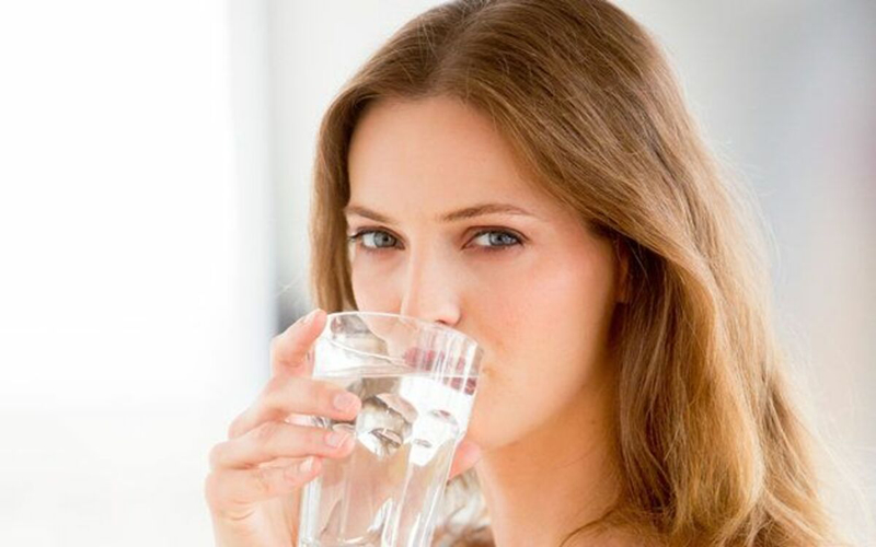 Đảm bảo uống đủ nước: Cơ thể chúng ta phần lớn là nước, vì thế, uống đủ nước là một cách hiệu quả để tăng cường sức khỏe. Do đó, nếu muốn sống lâu hơn, hãy đảm bảo bản thân uống đủ nước./.